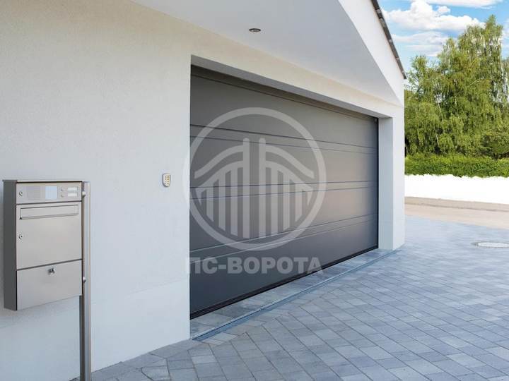 подъемно-секционные ворота из сэндвич панелей серого цвета