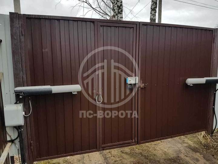 распашные ворота с калиткой и автоматикой