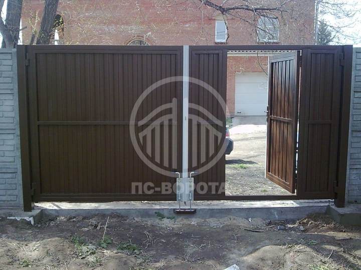 распашные механические ворота с калиткой