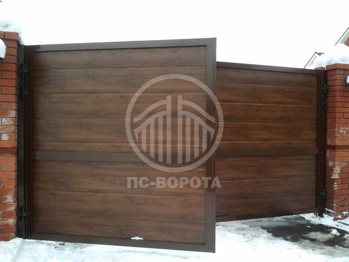 стальные распашные ворота из сэндвич панелей M-гофр