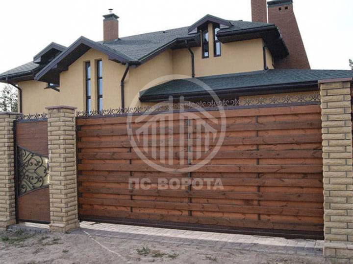 откатные ворота из штакетника с ковкой