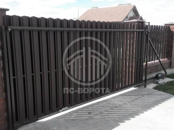 автоматические откатные ворота из евроштакетника