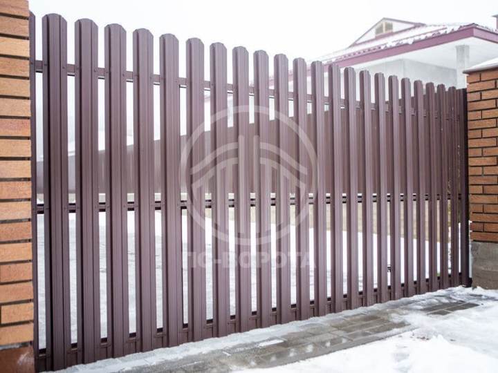 стальные откатные ворота из евроштакетника