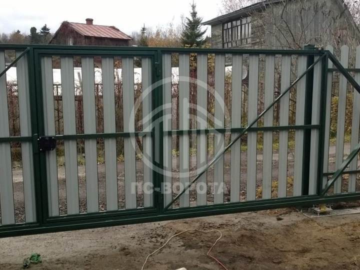 механические откатные ворота из евроштакетника