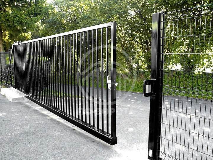 откатные решетчатые ворота с механическим открыванием