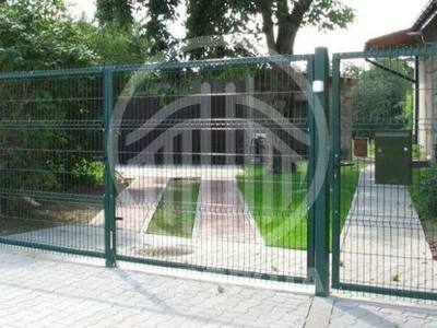 Металлические распашные ворота с 3Д сеткой