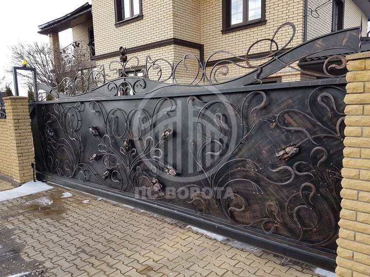 кованые ворота с откатной створкой