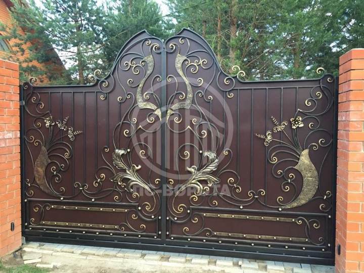 кованые откатные ворота для дачного участка
