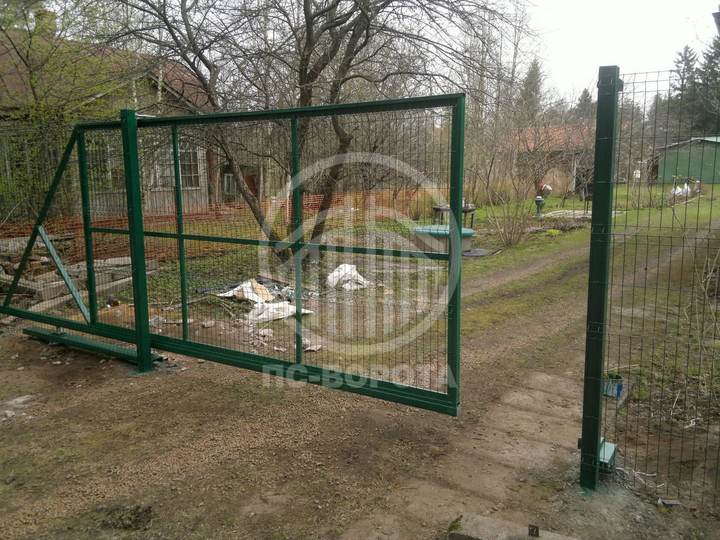 откатные ворота из 3д сетки зеленого цвета