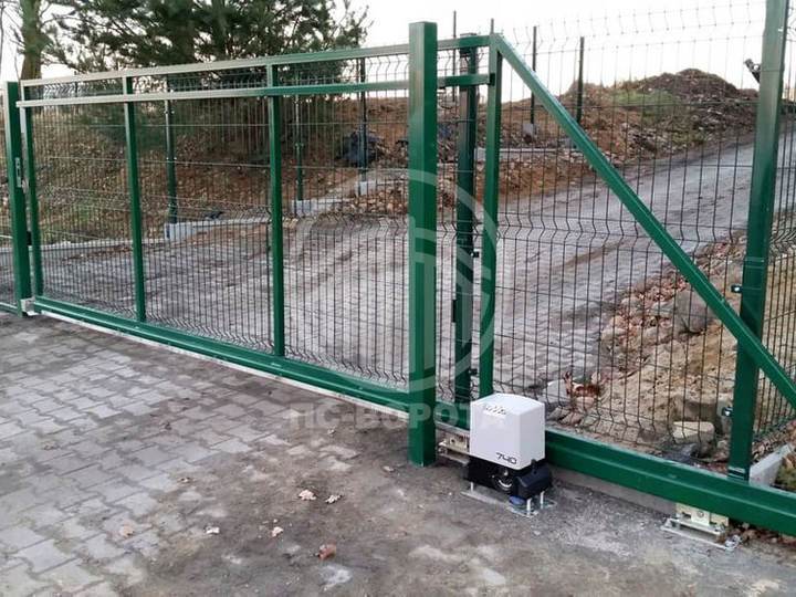 откатные ворота из 3д сетки с калиткой