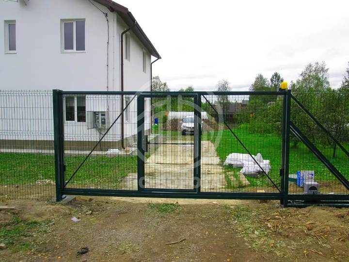 металлические ворота с откатной створкой из 3д сетки на дачу