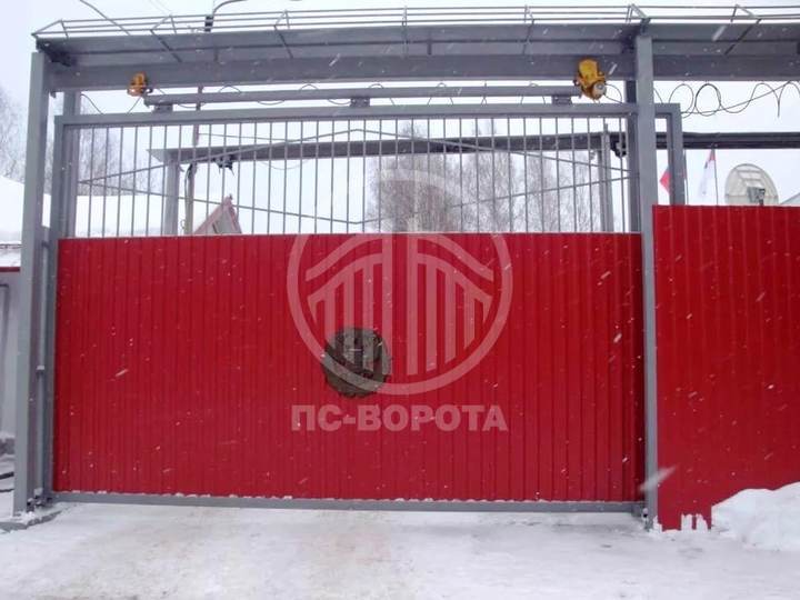 откатные подвесные ворота из профнастила красного цвета