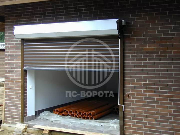 рулонные ворота для гаража с заполнением из металлического профиля с пенным заполнителем