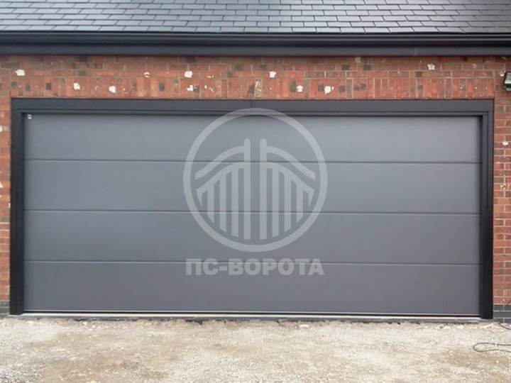 секционные ворота из сэндвич панелей L-гофр серого цвета