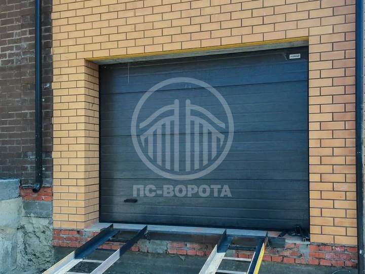 гаражные секционные ворота из сэндвич панелей S-гофр с ручкой открывания и автоматикой