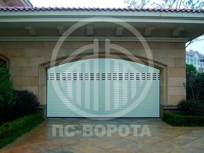 Металлические подъемные ворота из сэндвич панелей Микроволна с перфорацией в створке
