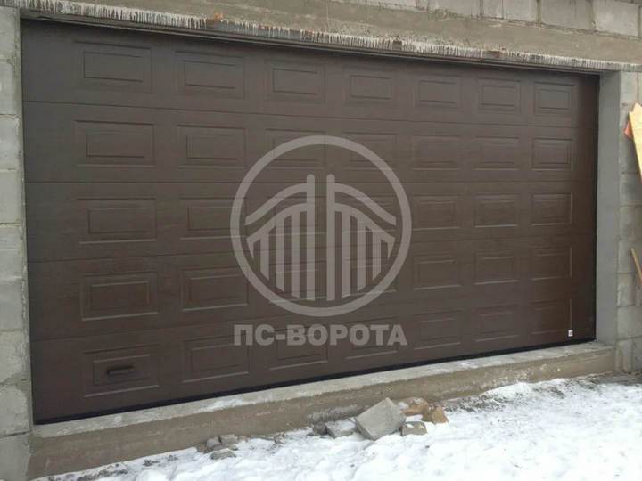 стальные секционные ворота из сэндвич панелей филенка для гаража