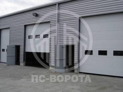 Секционные промышленные ворота из сэндвич панелей