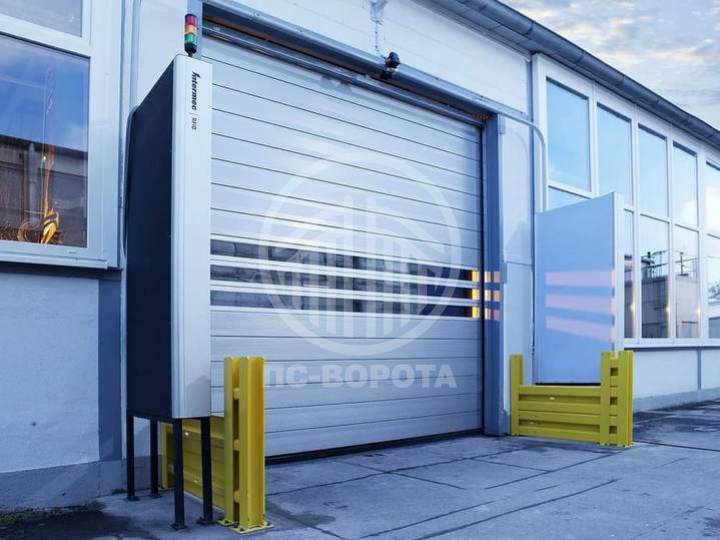 промышленные ворота из сэндвич панелей с автоматикой и стеклом