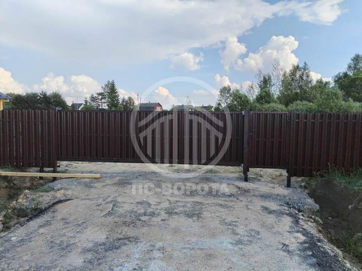 ворота с калиткой из евроштакетника