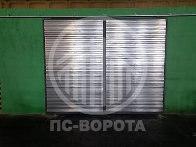 Откатные ворота для промышленного помещения