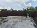 широкие ворота из евроштакетника с калиткой